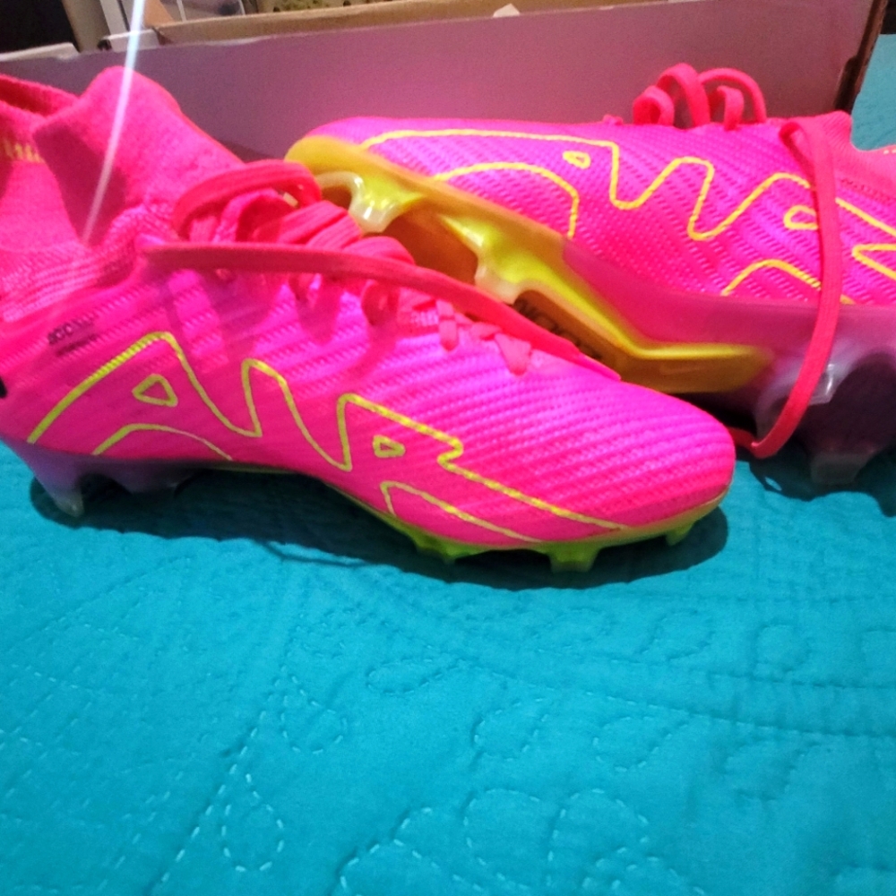 Nike Mercurial 9 Soccer Cleat 6.5 Womens 5.5 Mens